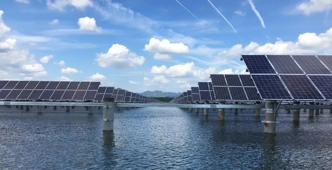 Sistema de montaje fotovoltaico flotante 